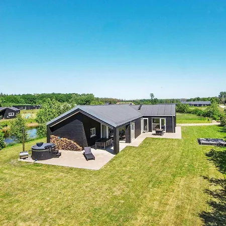 8 Person In Holiday home Glesborg